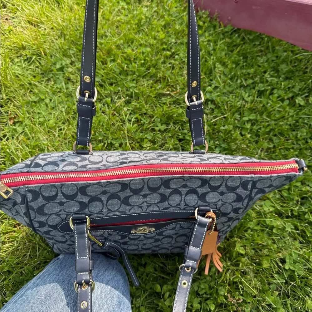 Coach Cleo Carryall Chambray - Picture 9 of 13
